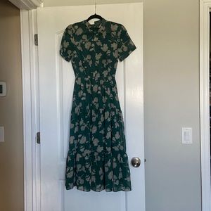 Lulu’s green midi dress size xs.
